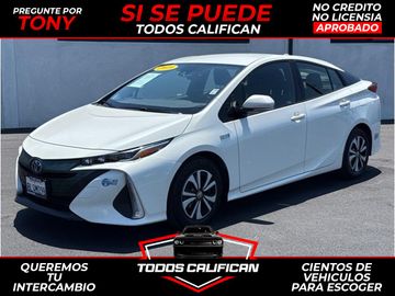 WHITE, 2019 TOYOTA PRIUS PRIME Image 