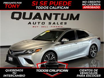 SILVER, 2019 TOYOTA CAMRY HYBRID Image 