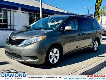 GREEN, 2012 TOYOTA SIENNA Image 