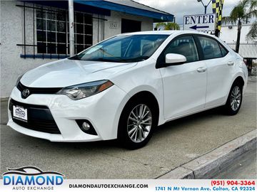 WHITE, 2015 TOYOTA COROLLA Image 
