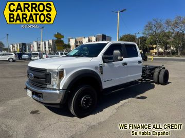 WHITE, 2018 FORD F550 SUPER DUTY CREW CAB & CHASSIS Image 