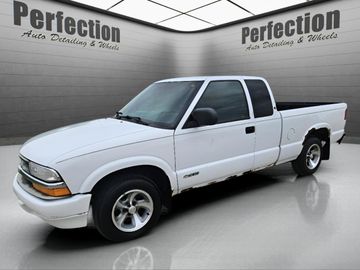 2001 CHEVROLET S-10 for sale in BLOOMINGTON