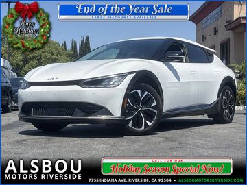 WHITE, 2022 KIA EV6 Image 