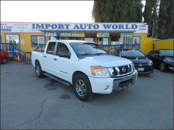WHITE, 2012 NISSAN TITAN CREW CAB Image 
