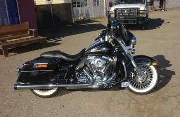 BLACK, 2010 HARLEY-DAVIDSON FLHTCUI Image 