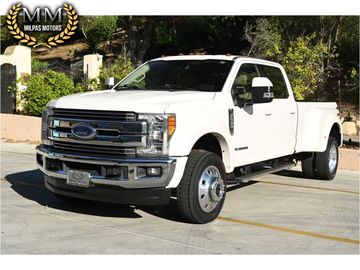 WHITE, 2017 FORD F450 SUPER DUTY CREW CAB Image 