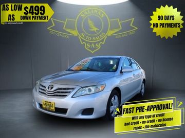 SILVER, 2010 TOYOTA CAMRY LE Image 