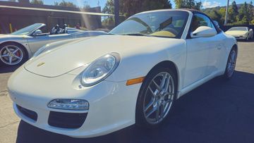 WHITE, 2011 PORSCHE 911 Image 