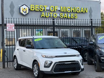 WHITE, 2021 KIA SOUL Image 