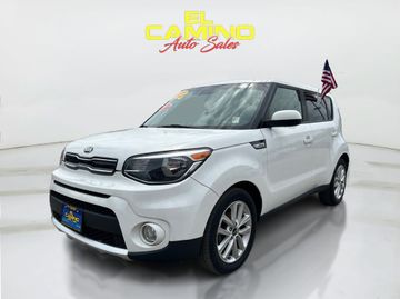 WHITE, 2017 KIA SOUL Image 