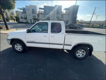WHITE, 2002 TOYOTA TUNDRA ACCESS CAB Image 