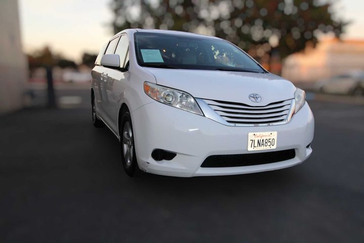 2015 Toyota Sienna LE