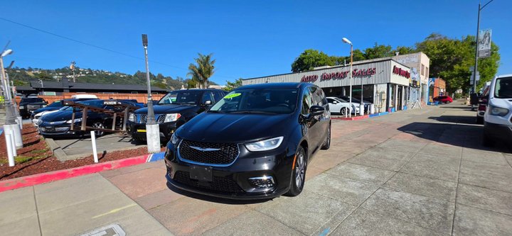 2023 CHRYSLER PACIFICA HYBRID for sale in EL CERRITO