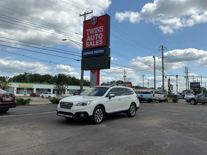 2017 SUBARU OUTBACK for sale in LANSING