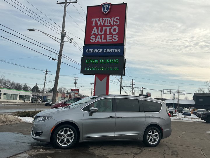 2020 CHRYSLER PACIFICA for sale in LANSING