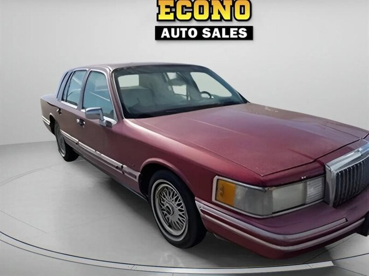 1993 Lincoln Town Car's photo