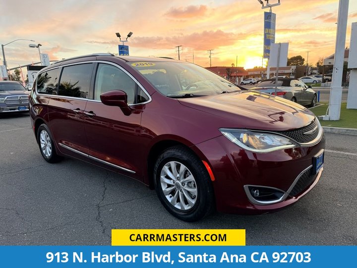 2019 Chrysler Pacifica Touring L's photo