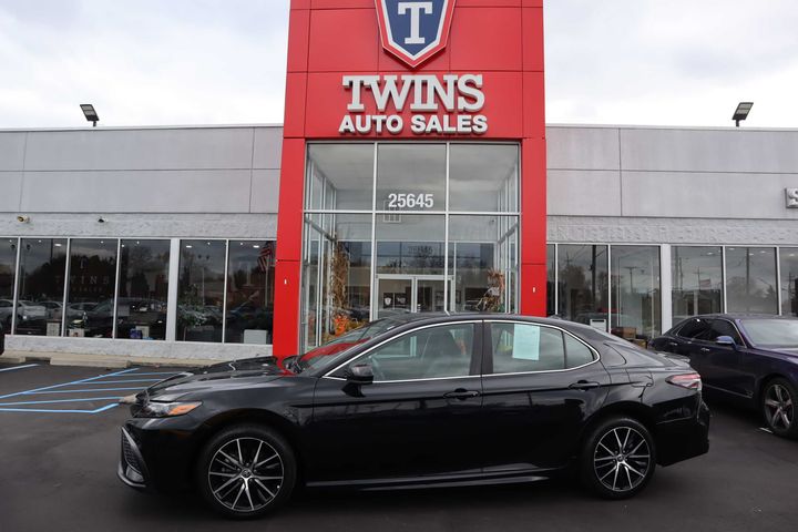 BLACK, 2021 TOYOTA CAMRY Image 