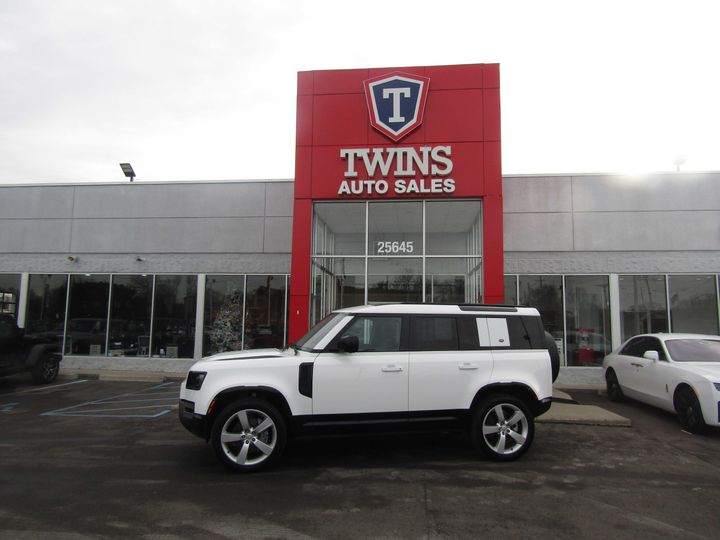 WHITE, 2022 LAND ROVER DEFENDER 110 Image 