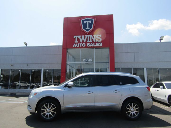 SILVER, 2017 BUICK ENCLAVE Image 