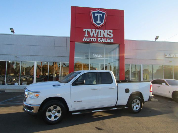 WHITE, 2021 RAM 1500 QUAD CAB Image 