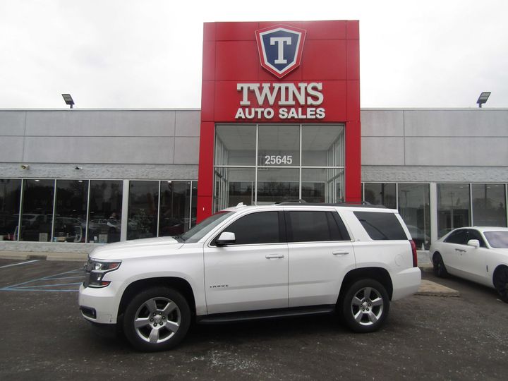 WHITE, 2018 CHEVROLET TAHOE Image 