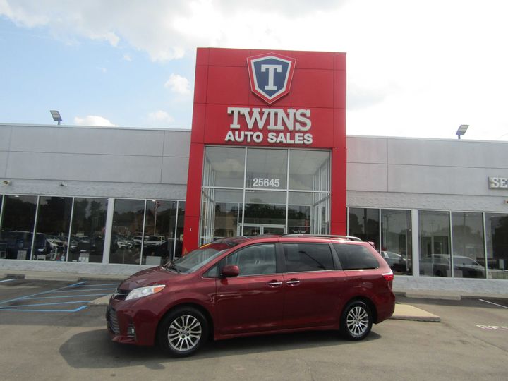 2020 TOYOTA SIENNA for sale in REDFORD