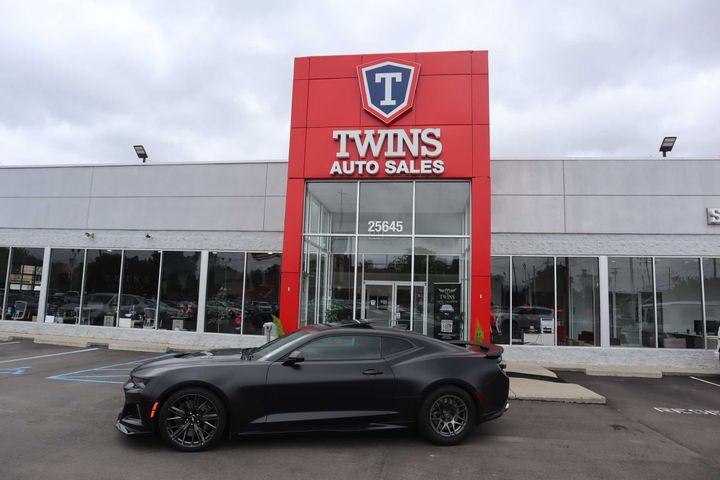 SILVER, 2018 CHEVROLET CAMARO Image 