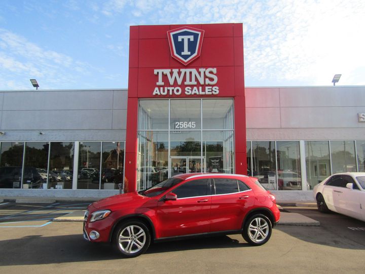 RED, 2019 MERCEDES-BENZ GLA Image 