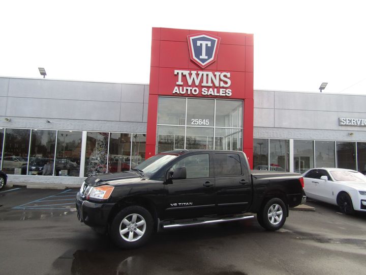 GRAY, 2015 NISSAN TITAN CREW CAB Image 