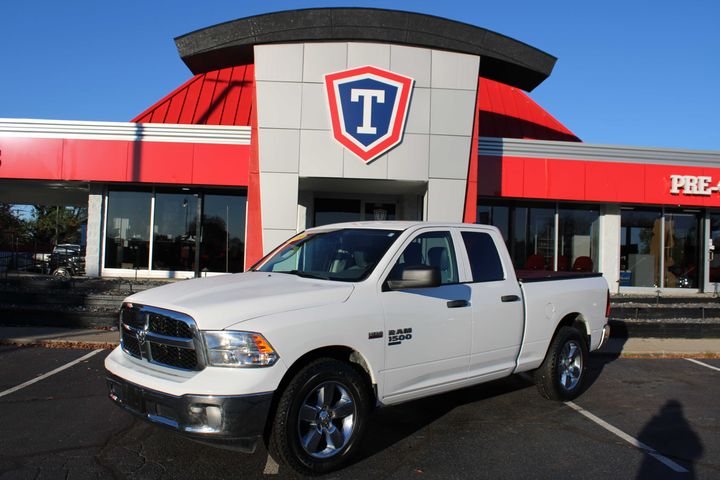WHITE, 2019 RAM 1500 CLASSIC QUAD CAB Image 
