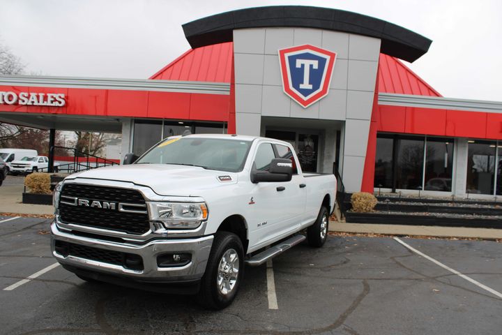 WHITE, 2024 RAM 3500 CREW CAB Image 