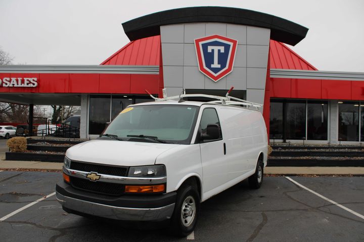 WHITE, 2017 CHEVROLET EXPRESS 3500 CARGO Image 