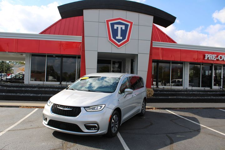 SILVER, 2022 CHRYSLER PACIFICA HYBRID Image 