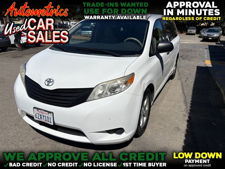 2013 TOYOTA SIENNA for sale in EL CERRITO