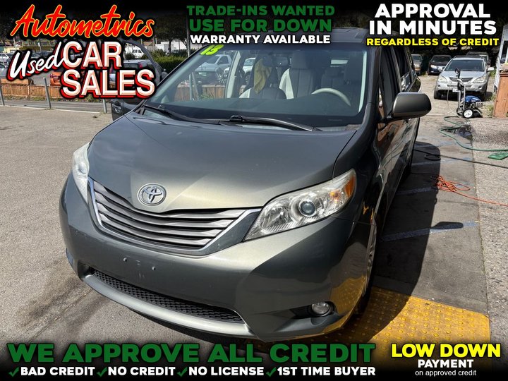 2013 TOYOTA SIENNA for sale in EL CERRITO
