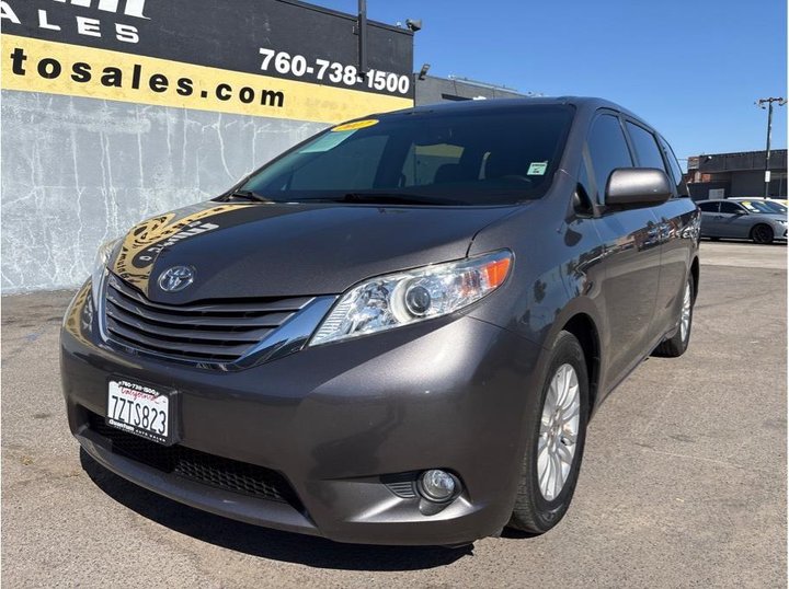 2017 TOYOTA SIENNA for sale in ESCONDIDO