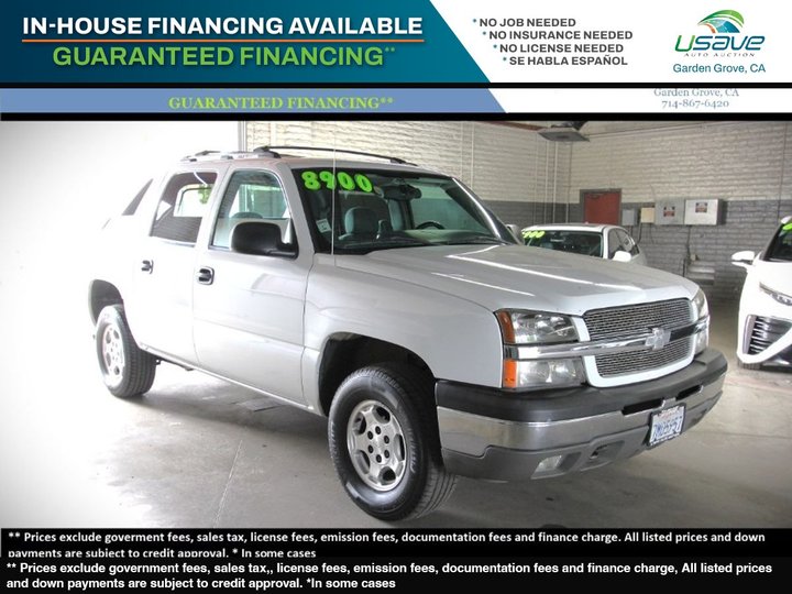 SUMMIT WHITE, 2004 CHEVROLET AVALANCHE Image 