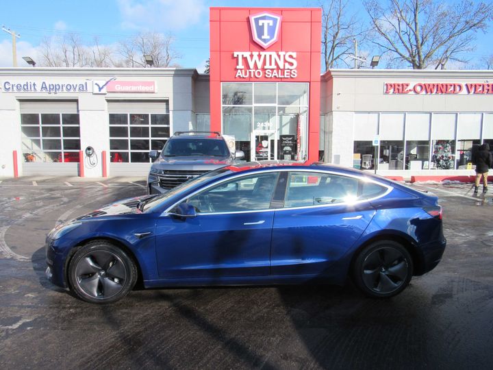 BLUE, 2018 TESLA MODEL 3 Image 