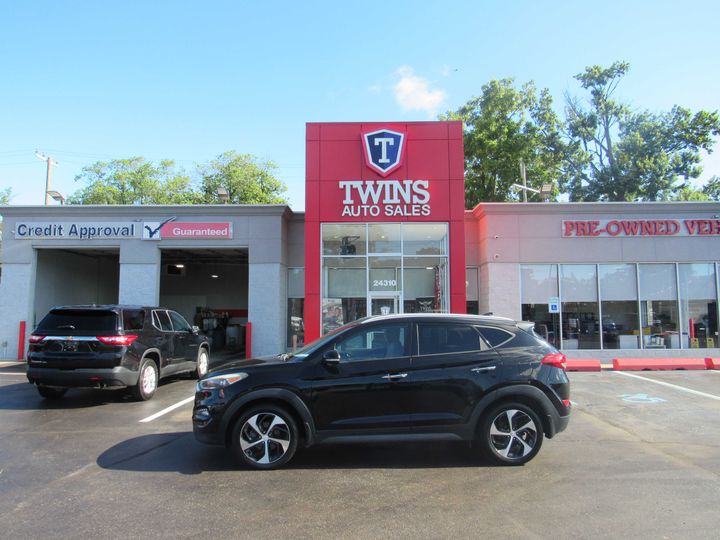 BLACK, 2016 HYUNDAI TUCSON Image 