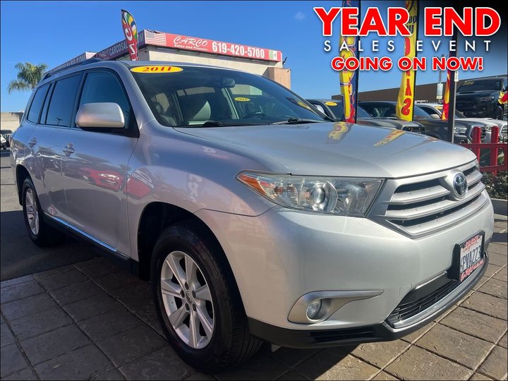 SILVER, 2011 TOYOTA HIGHLANDER Image 