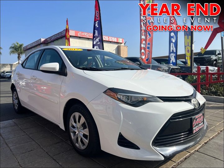 WHITE, 2017 TOYOTA COROLLA Image 