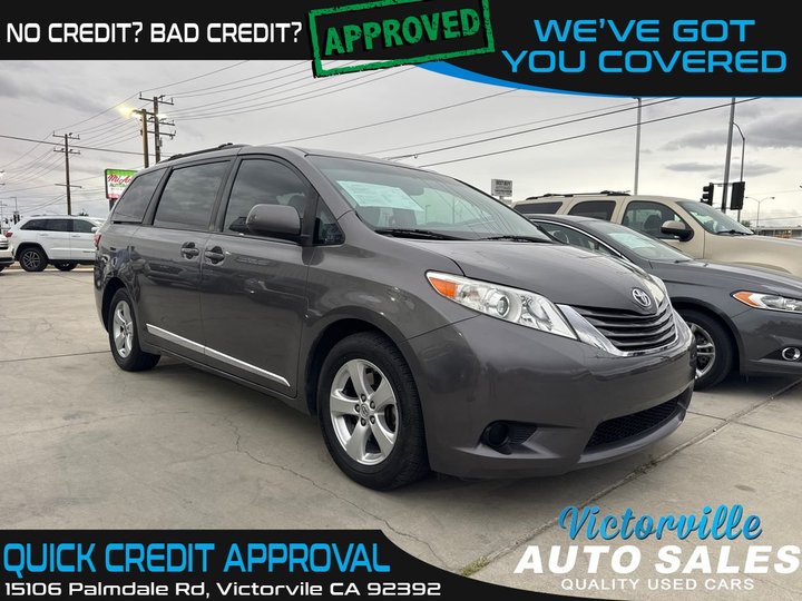 2017 TOYOTA SIENNA for sale in VICTORVILLE