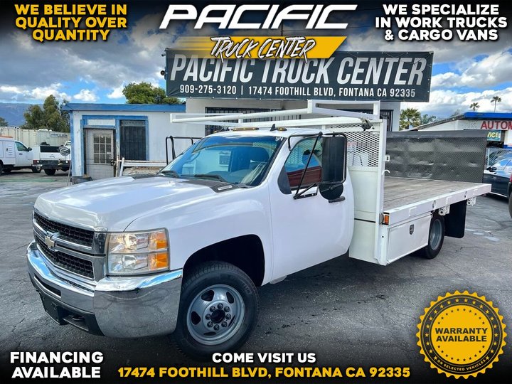 White, 2008 Chevrolet Silverado 3500HD CC Image 