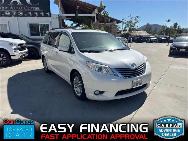 2017 TOYOTA SIENNA for sale in BLOOMINGTON