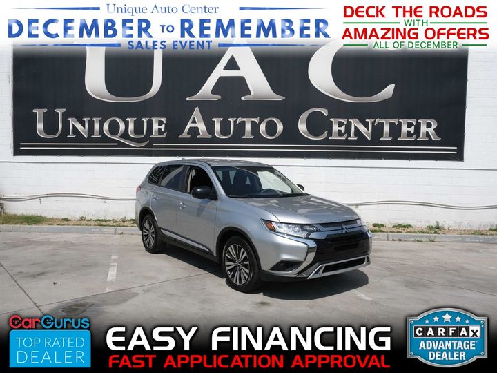 2020 Mitsubishi Outlander ES's photo