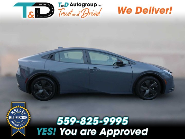 2023 Toyota Prius LE's photo