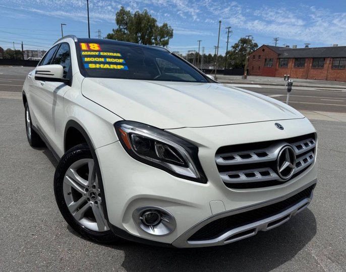 Cirrus White, 2018 Mercedes-Benz GLA Image 