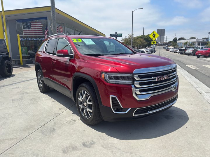 2023 GMC Acadia SLT's photo