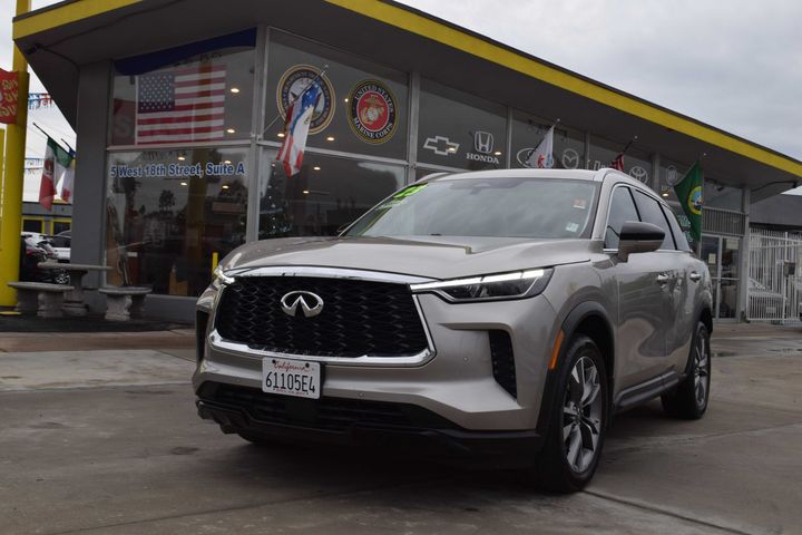 2023 INFINITI QX60 LUXE
